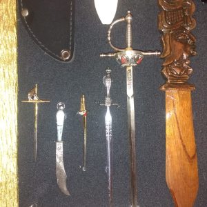 Mini colección de cuchillos y abrecartas